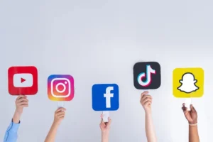 A Importância de Gerir e Expandir o Seu Negócio Utilizando Ferramentas de Construção de Websites e Redes Sociais